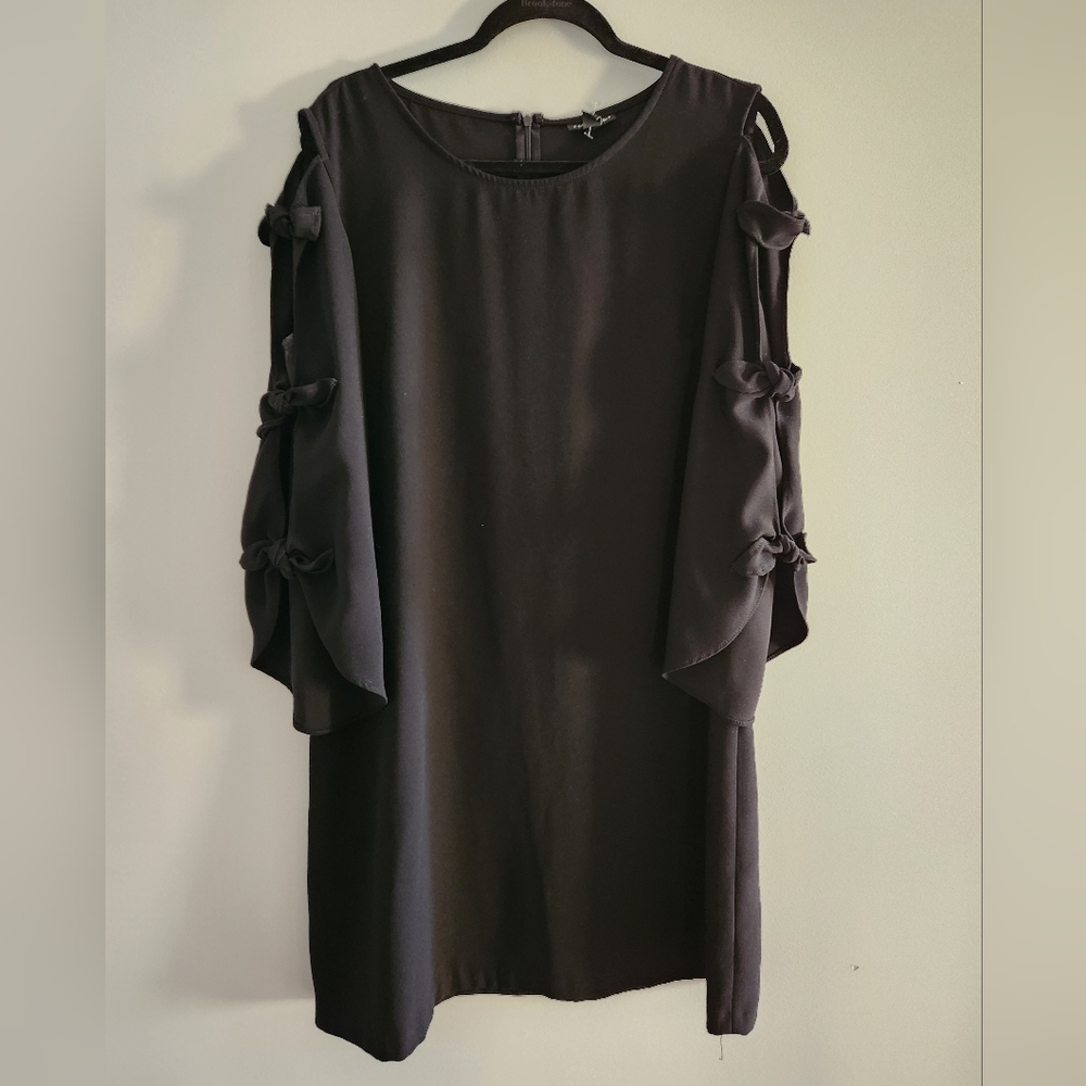 EUC Roz and Ali Black Dress with elegant tie sleeves.  Stunning.  Size 14